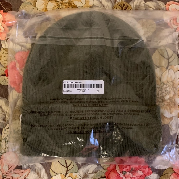Supreme Deadstock Olive Felt Beanie - Picture 2 of 3